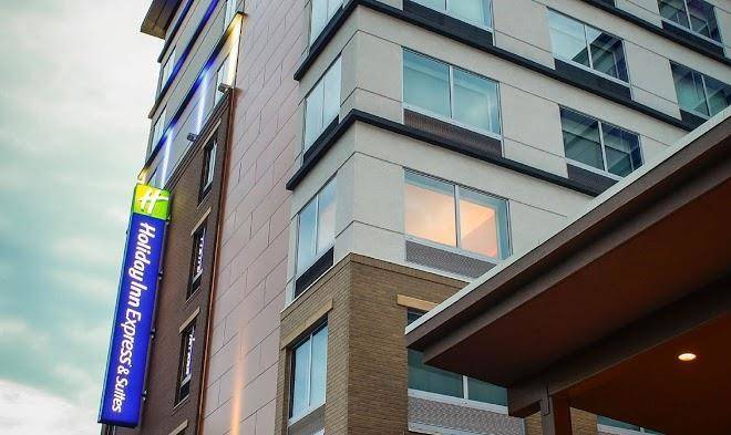 Holiday Inn Express & Suites Louisville Downtown Image