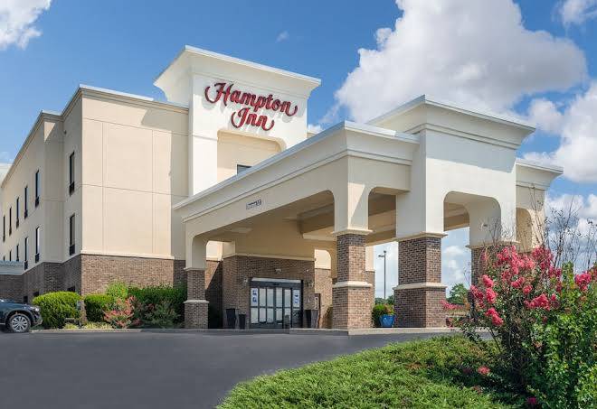 Hampton Inn London North Image