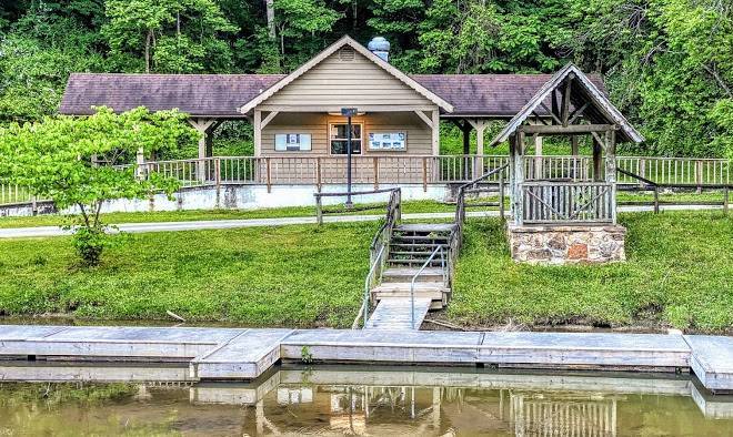 Hemlock lodge
