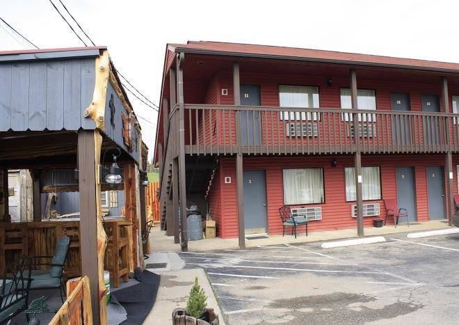 Eagle's motel