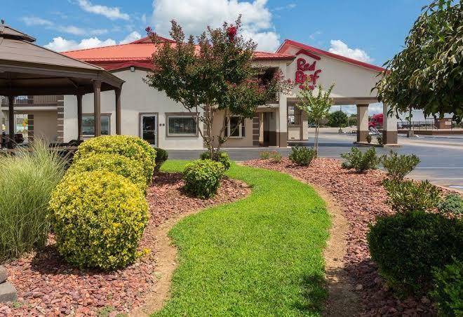 Red roof inn bowling green