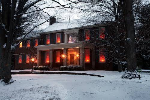 Charred Oaks Inn Image