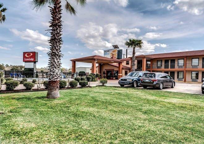 Econo lodge lake charles university area