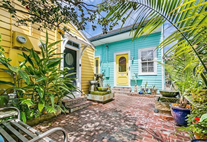 B & W Courtyards Inn Image