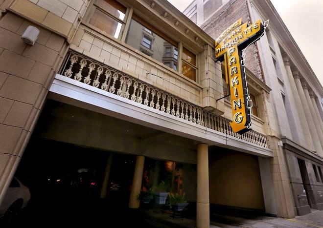 Stay alfred on north carondelet street