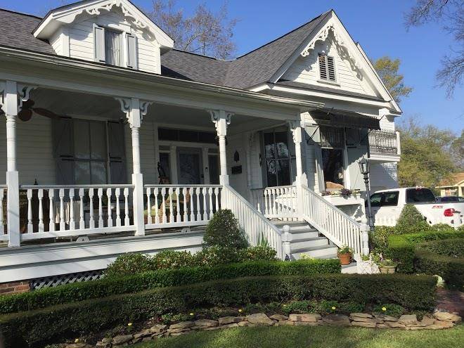 John thomas salon bed and breakfast