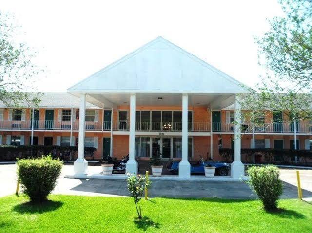 Red carpet inn houma il