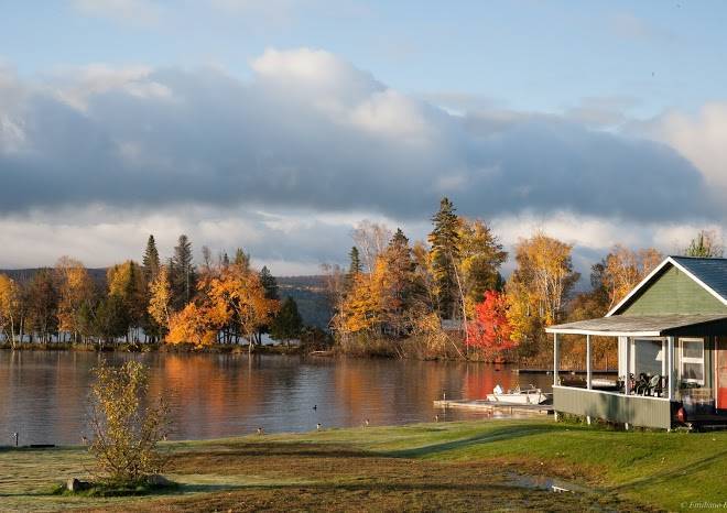 Town & lake motel