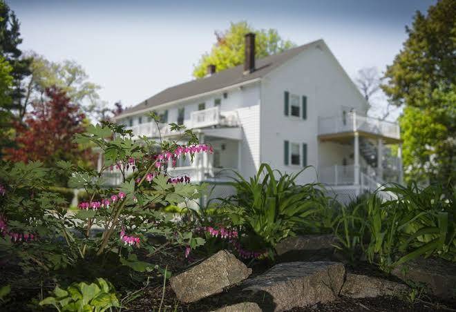 Anne's white columns inn