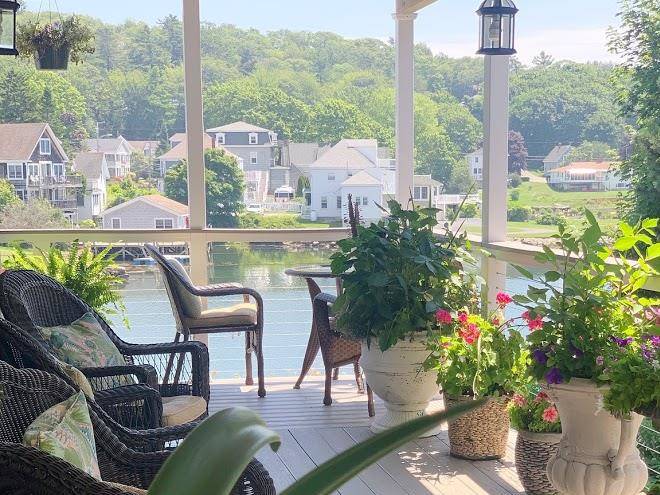 Harbour towne inn on the waterfront