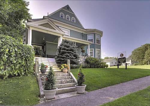 The jeweled turret inn