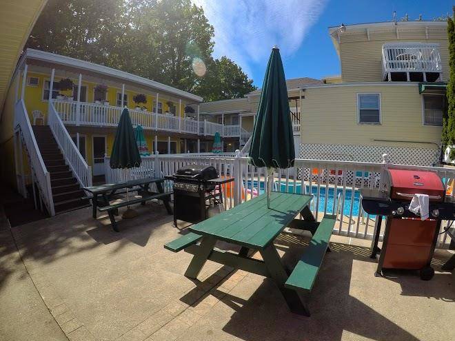 Beach motel & suites