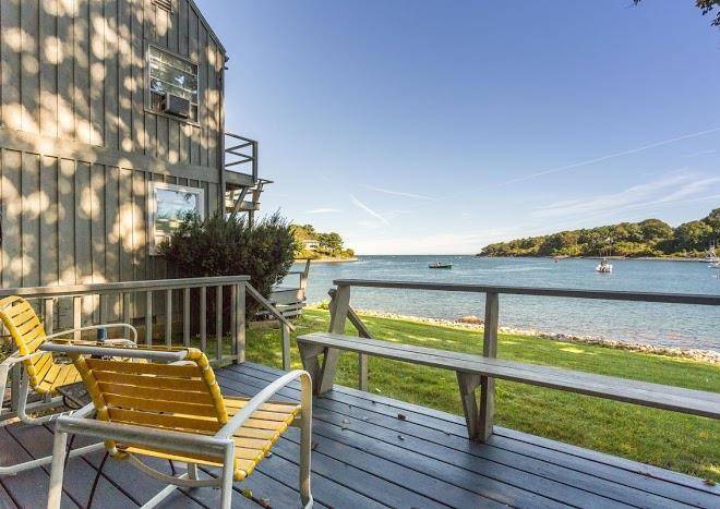 Dockside guest quarters