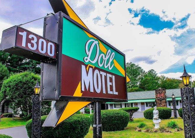 Doll motel