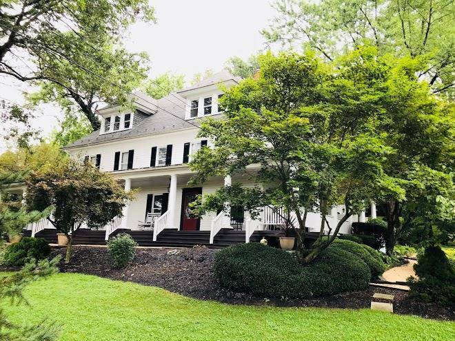 Seasons at magnolia manor