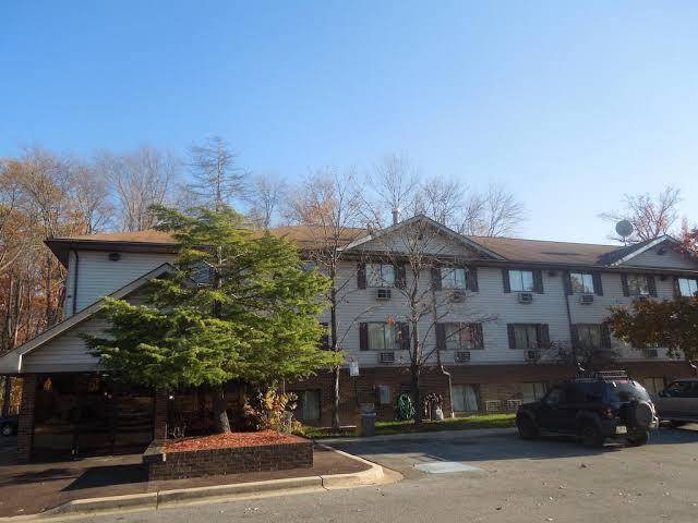 Super 8 By Wyndham Waldorf Image