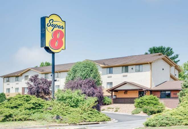 Super 8 By Wyndham Hagerstown Image