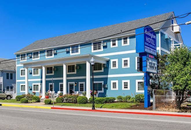 Commander Beach House Hotel