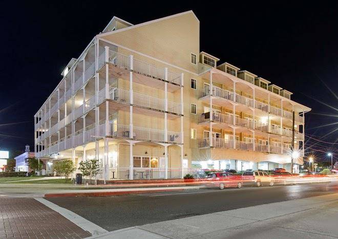 Gateway hotel & suites ascend hotel collection