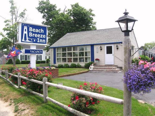 A Beach Breeze Inn Image