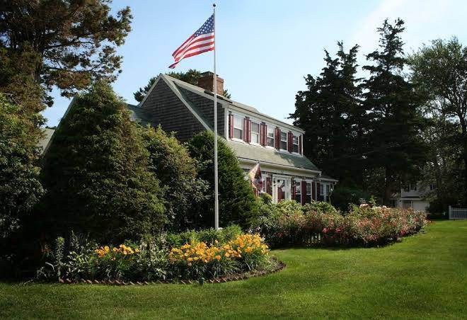 Allen Harbor Breeze Inn Image