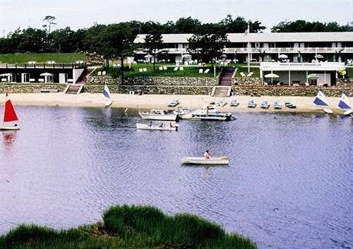 Green harbor waterfront lodging