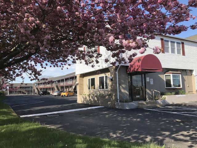 Hyannis host inn