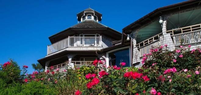 Land's End Inn Image