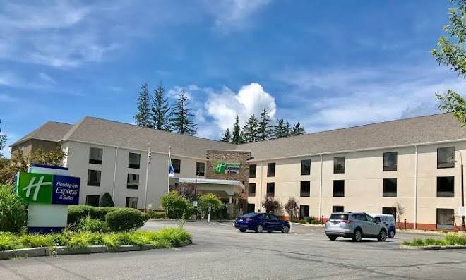 Holiday inn express & suites great barrington lenox area