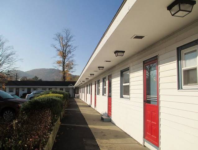 Monument mountain motel
