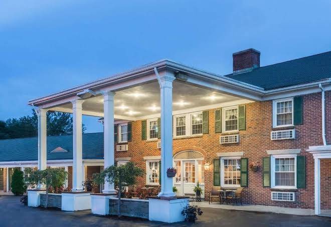 Colonial Inn Seekonk Image