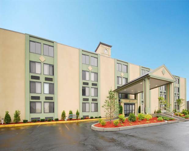 Holiday Inn Express Fall River North Image