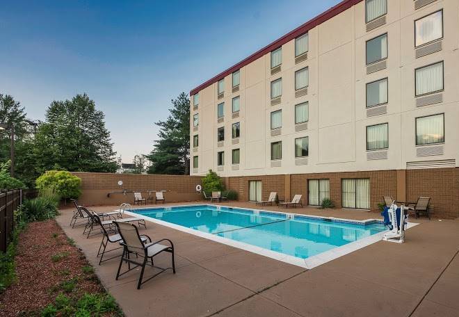 Red Roof Plus+ Boston Mansfield Foxboro Image