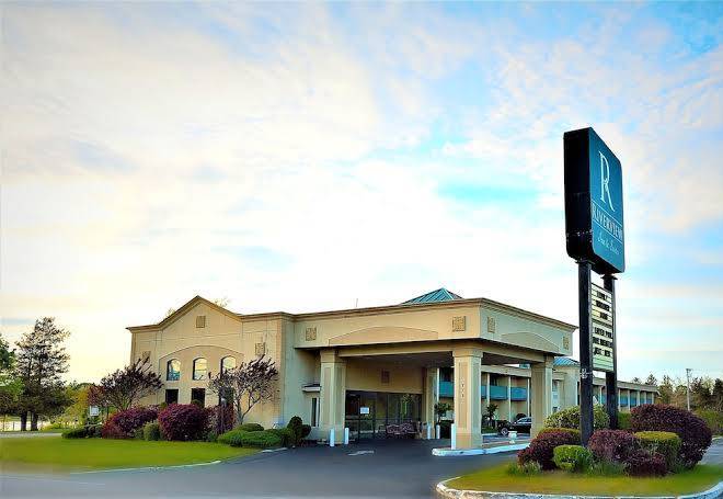 Riverview Inn & Suites Image