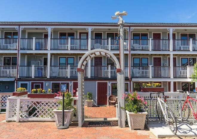 Martha's vineyard surfside hotel