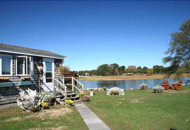 Shea's riverside inn & motel