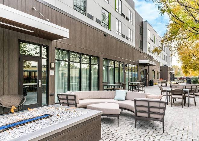 Courtyard By Marriott West Springfield Image