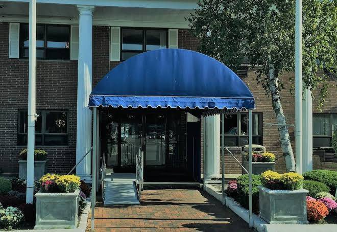 Lakeside inn