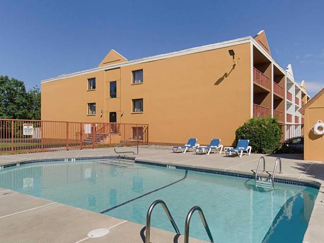 Suburban extended stay hotel