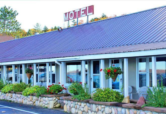 Sunset motel on the bay