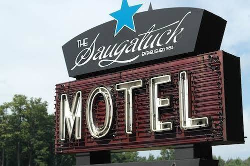 The saugatuck retro resort