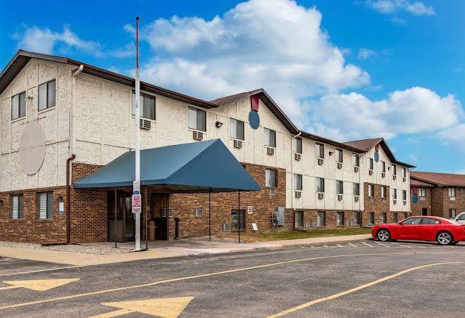 Econo lodge inn & suites