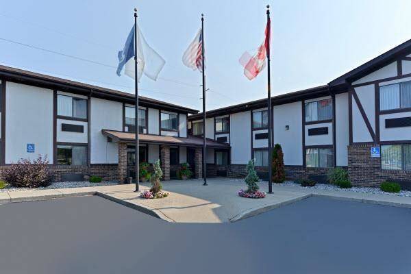 Americas Best Value Inn Mackinaw City Image