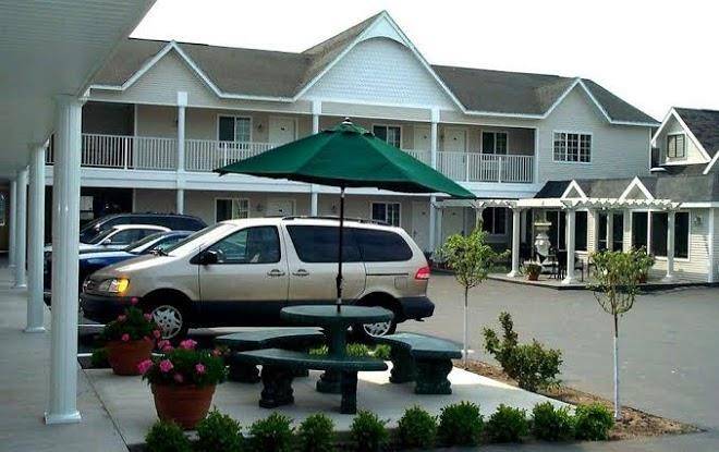 Court plaza inn & suites of mackinaw