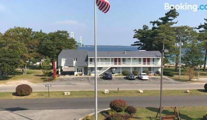 Super 8 by wyndham bridgeview of mackinaw city