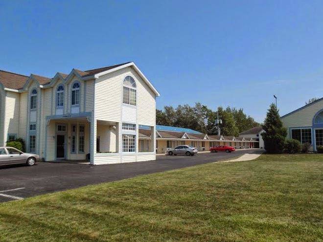 Thunderbird Inn Of Mackinaw City Image