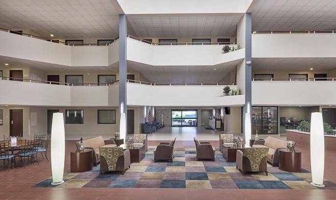 Quality suites Lansing