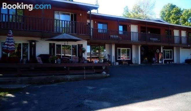 Lakeshore motel