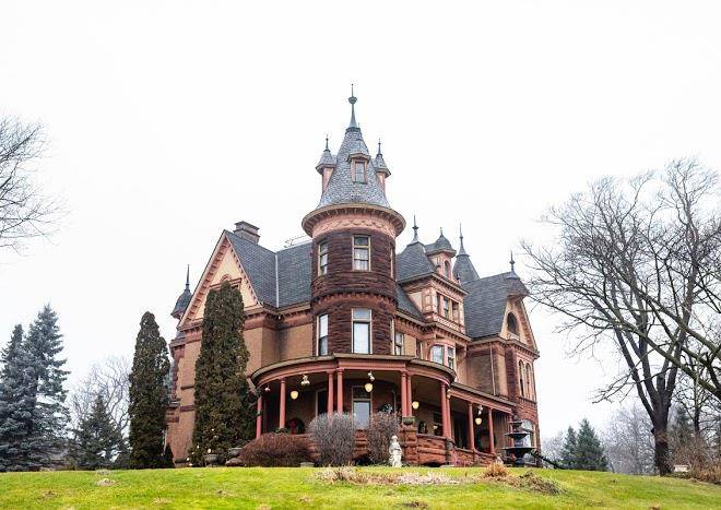 Henderson castle