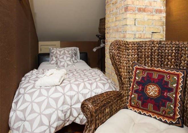 Kara's kottages @ n clarendon st